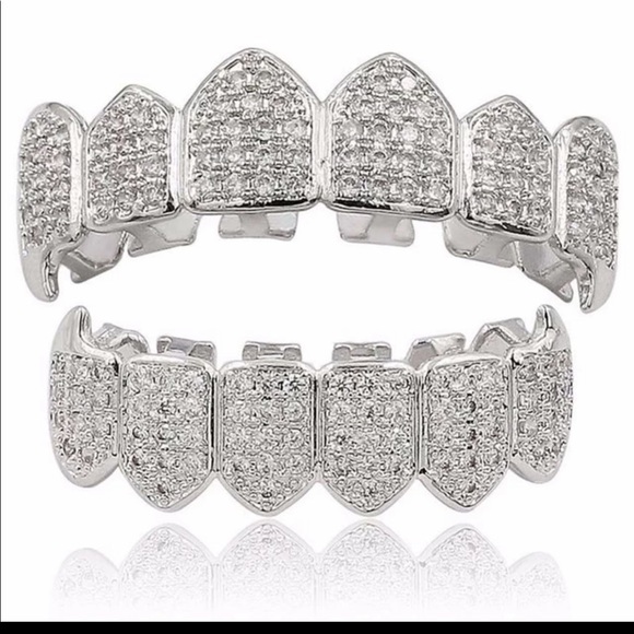 Set 2 Piece Unisex Silver or Gold Diamond Plated Vampire Style Teeth Grills - Picture 4 of 6